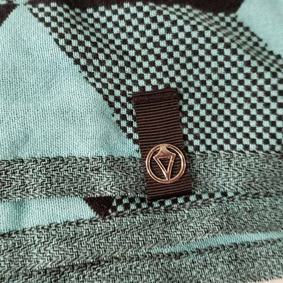 Ivivva by Lululemon Wrap Up & Go Scarf - Picture 4 of 9